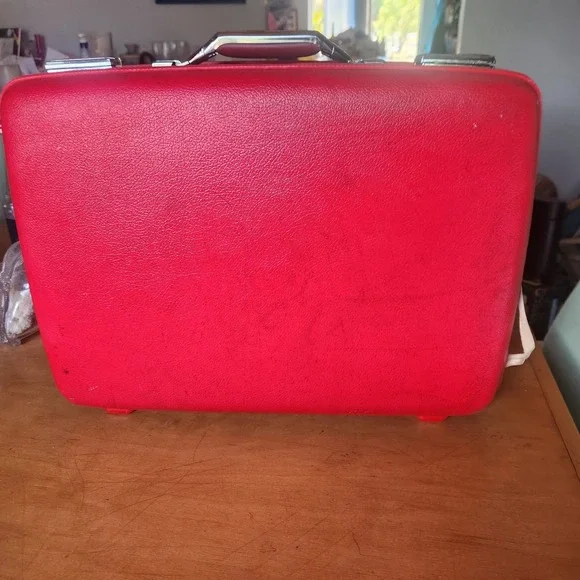 Vintage American Tourister Tiara Red Hard-shell Suitcase 1960s 21x16 (No Key)