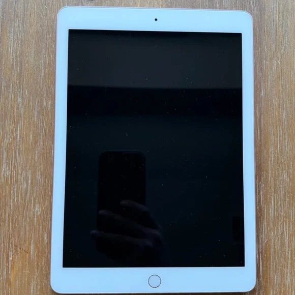 Apple iPad Pro Tablet (32GB, Wi-Fi, 9.7') Rose Gold