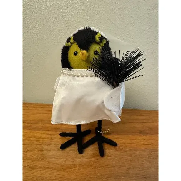 Target Halloween Bird Hyde & Eek 2023 Freda Bride NWOT