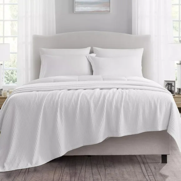 Member’s Mark Hotel Waffle Knit King Size White Blanket Coverlet Bedspread NWT