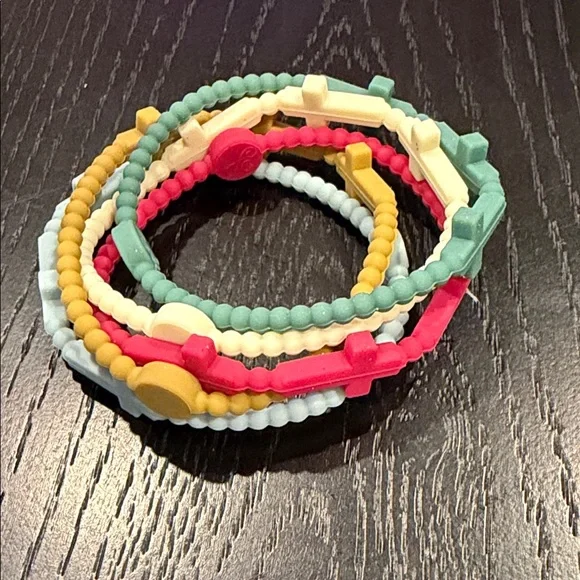 NWT Plunder Silicone Bracelet Set