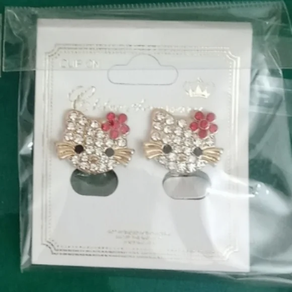 NEW GOLD Hello Kitty CZ Earrings *CLIP ON* These are CLIP ON** Hard to Find! NWT