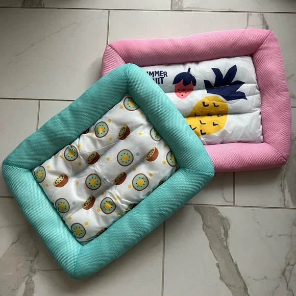 NWT Summer Pet Bed with Nonslip Bottom in vibrant Fruit Prints - 20x17