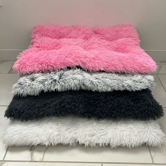 NWT Luxurious Machine Washable Shaggy Pet Bed Mat - 26x20