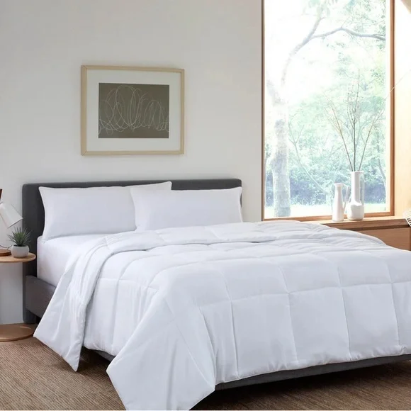 Queen Size Duvet Insert Comforter with corner tabs All Season