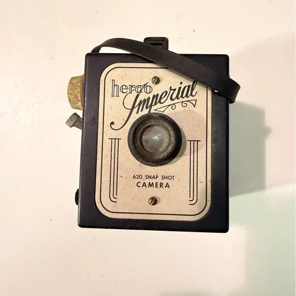 Vintage Hero Imperial 620 Snapshot Box Camera