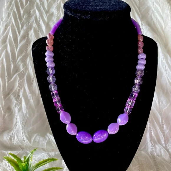 Acrylic mix size purple, red beads stretchy necklace