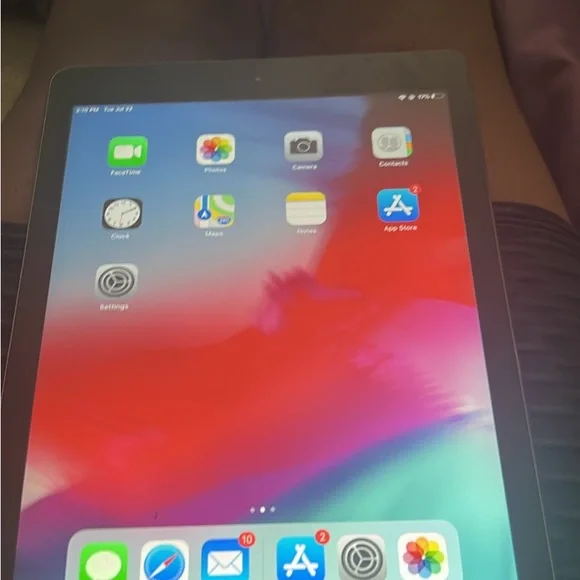 Apple Silver iPad Sleek Design Powerful Performance