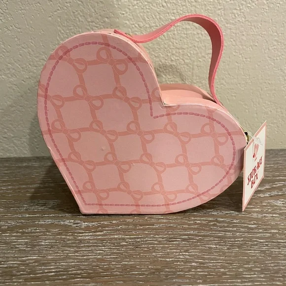 NWT Target Bullseye Valentine’s Day Pink Bow Heart Shaped Box