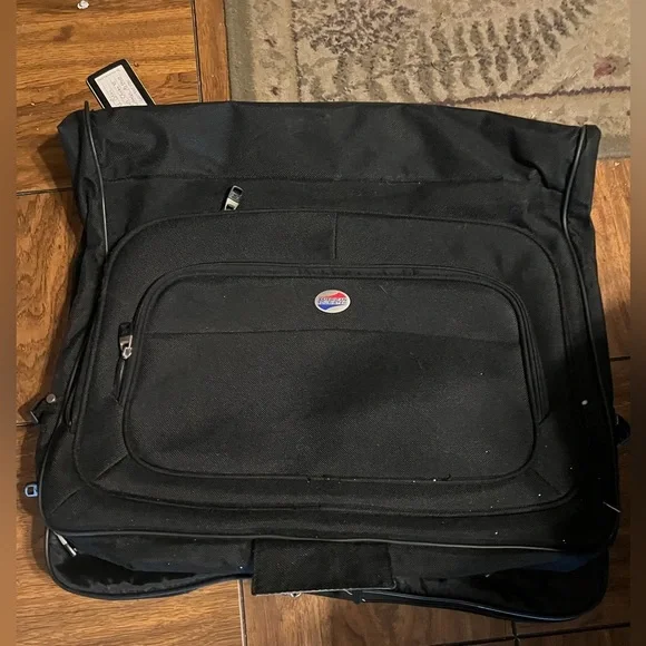 American Tourister BlackGarment Bag with Front Zipper