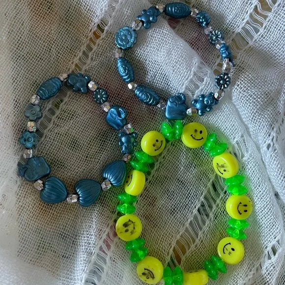 Kid's stretchy 3 strands bracelet