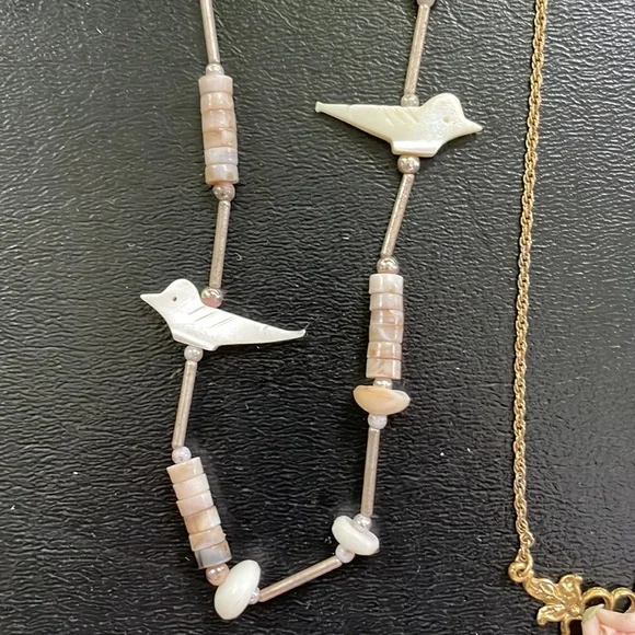 Nice bundle girl’s necklaces. Very sweet. Excellent condition.