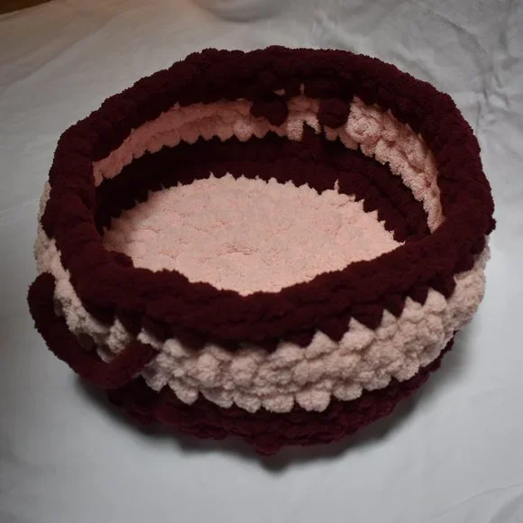 HAND CRAFTED Cochet Pet bed with Handles