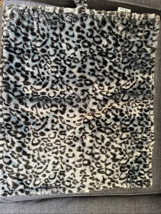 Self heating mat for cats - Black and Light blue