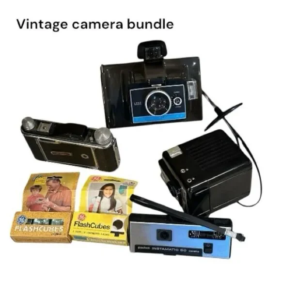 Vintage cameras bundle Kodak Instamatic, brownie, Polaroid, foldex & flash cubes