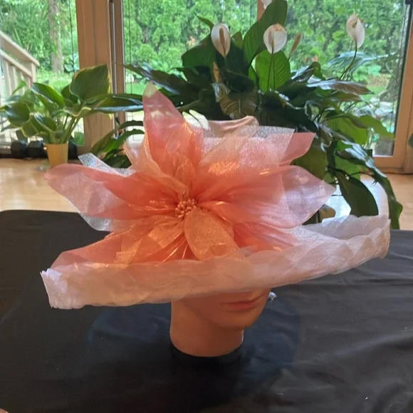 Elegant White Hat With Pink Floral Accent