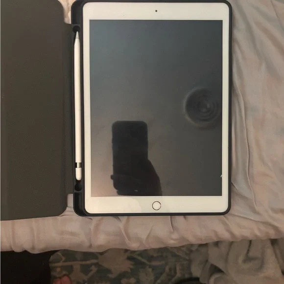 Apple iPad rose gold 8th generation 10.2 Apple Pencil included WORKS like new
