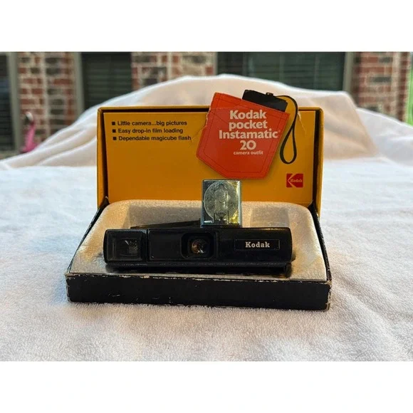 Kodak pocket‎ Instamatic 20 with box