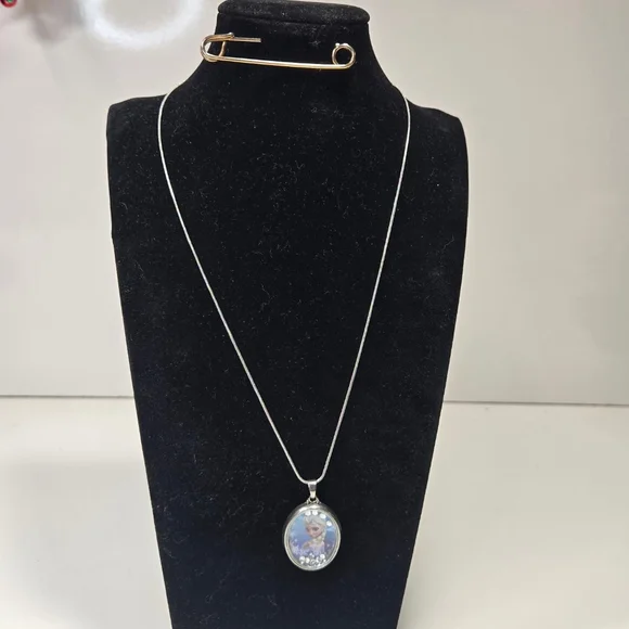 Disney Necklace Frozen Elsa Silver Blue Pendant Crystals 20