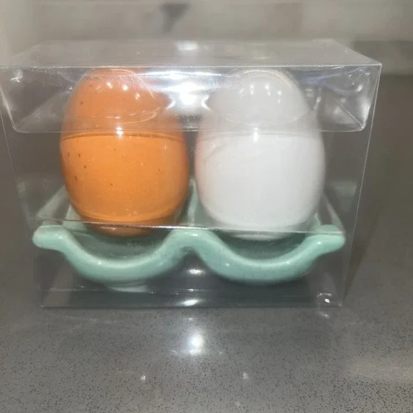 NEW Target Bullseye Playground Ceramic Easter Eggs Egg Salt & Pepper Shakers