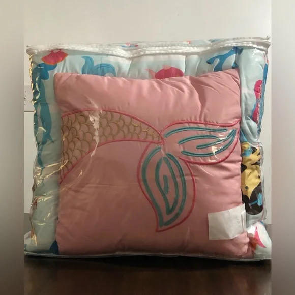 4PC Comforter set Olivia & Finn comforter 2 shams 1 mermaid pillow.Full