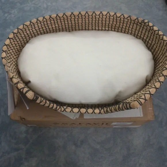 SAFAVIEH INDOOR CAT BED NATURAL COLOR 19.7