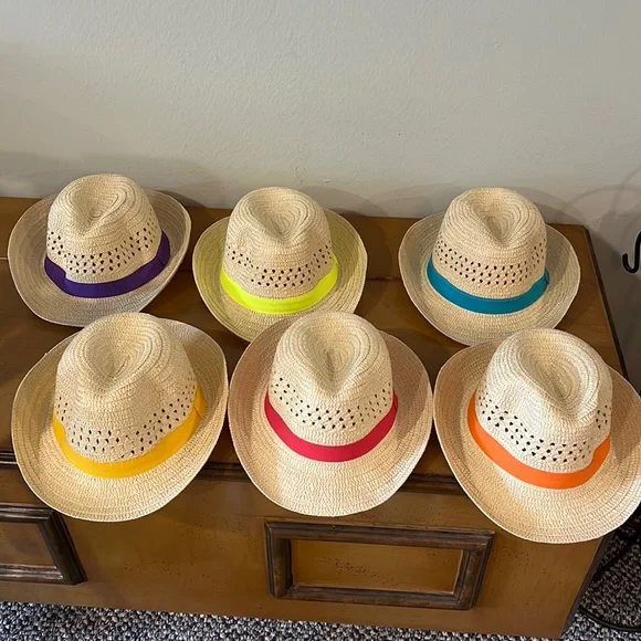 Straw adult fedora style hats.