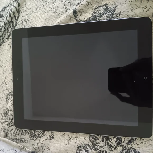 iPad Mini 2 16gb charger included