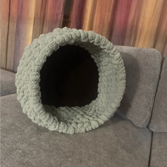 Plush Cat Tunnel Bed - Soft Green