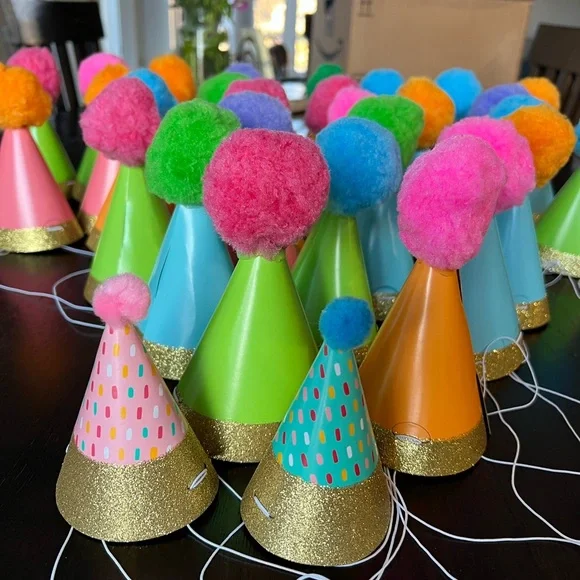 Colorful Party Hats with PomPoms (28)