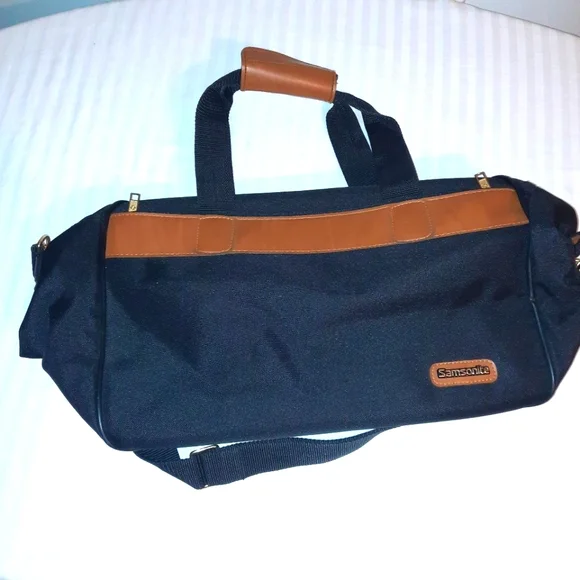 Samsonite carryon case