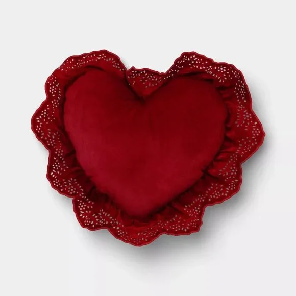 TARGET THRESHOLD RUFFLE HEART PILLOW 1CT