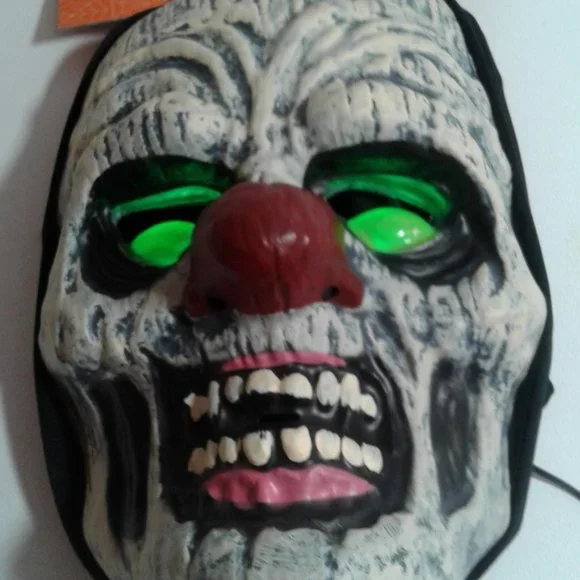 Spooky Village Evil Eyes Light Up Mask green light up eyes #381344 NWT-ALEXI