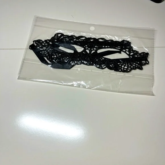 Black party mask