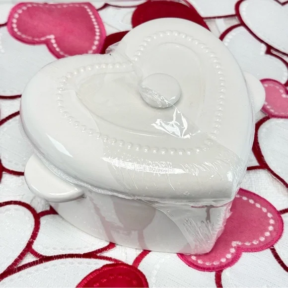NEW Target Bullseye Playground Valentines Day Heart Shaped Bowl