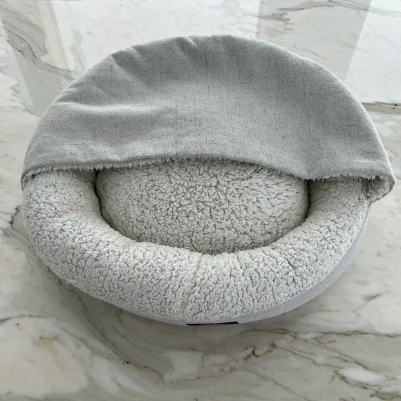 MAJESTIC CAT BEIGE IVORY PITA BED