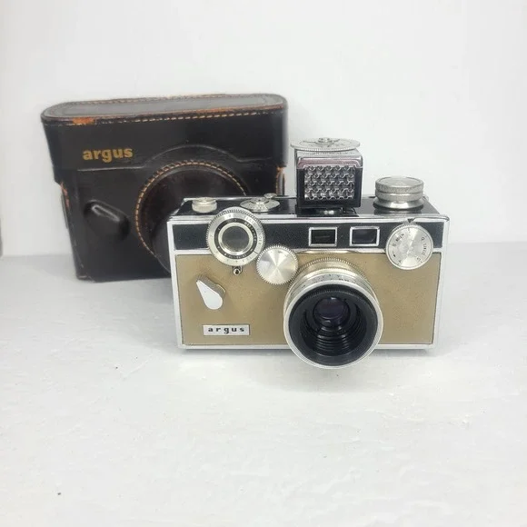 Argus‎ C3 35mm Camera 50mm F3.5 Lens TAN With Case Vintage Brick UNTESTED