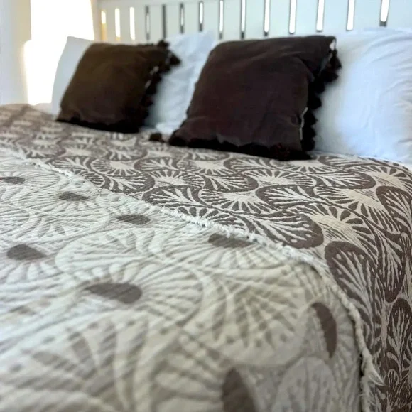 Deco Leaf Quilt Bedspread Comforter 2 Side FLiPSiDE Tan + Cream NEW King