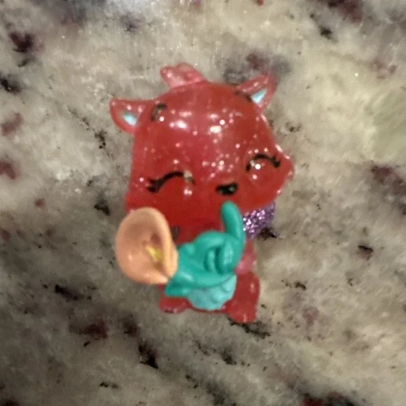 Hatchimals CollEGGtibles Season 4 Ultra Rare Boomin' Bluffs Swotter