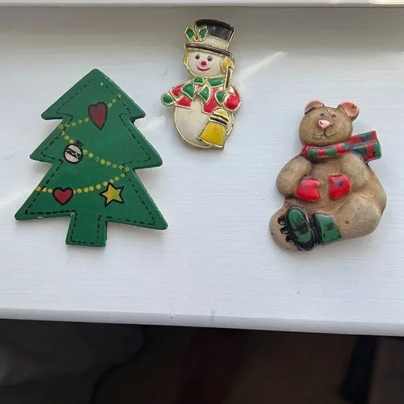Lot of 3 kids Christmas pins.