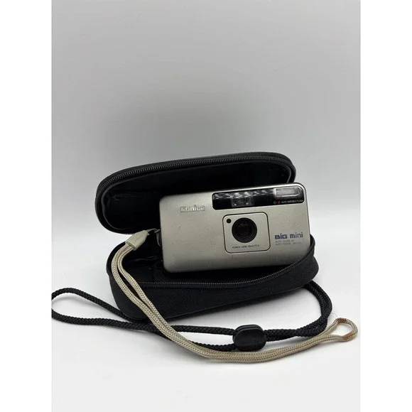 Vintage Konica Big Mini BM-201 35mm Film Camera Point Shoot Flash Japan Silver