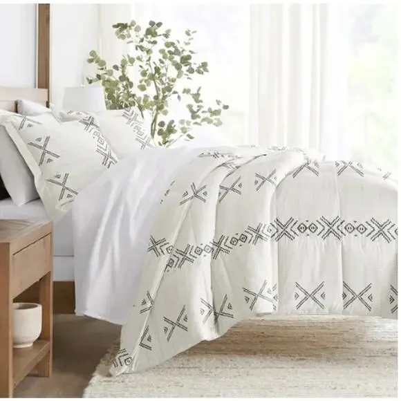 Patterned Down-Alternative Comforter Set