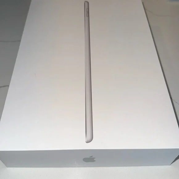 LIKE NEW Apple iPad 7th Generation