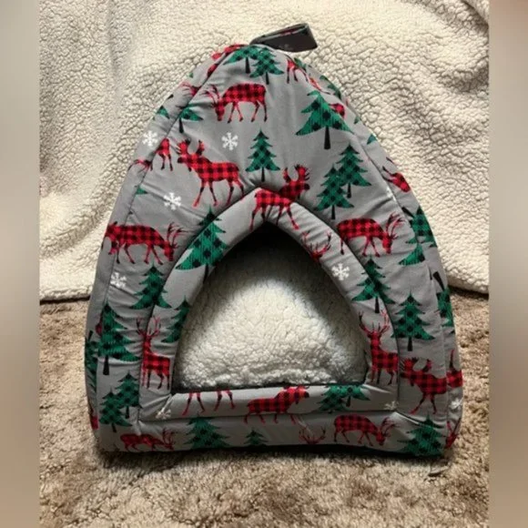 CUTE portable cat, dog sleeping winter themed bed tent. NWOT 16” tall