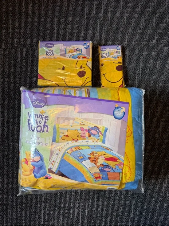 Vtg Disney Winnie the Pooh Yellow & Blue Twin Comforter Set