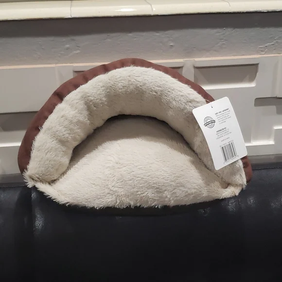 Bundle of 2 Cat bed NWT