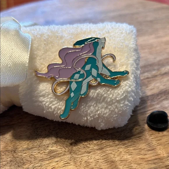 2018 Pokemon Official Enamel Pin Suicune Collectors Pin New Never Used