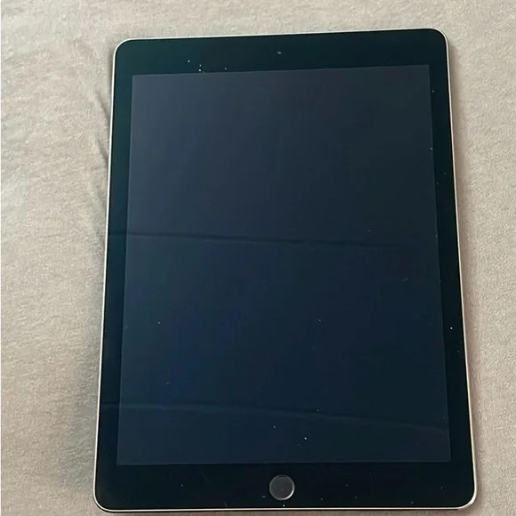 COPY - Ipad Pro 9.7 128 GB *MINT CONDITION* + Apple Pencil