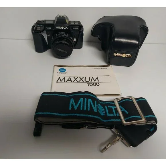 Minolta Maxxum 7000 35mm Film Black Auto‎ Camera with Accessories