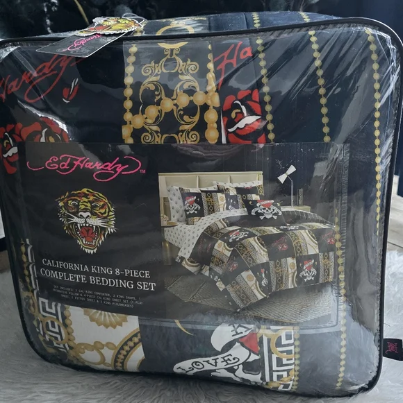 Ed Hardy California King 8piece complete Bedding setBrand new